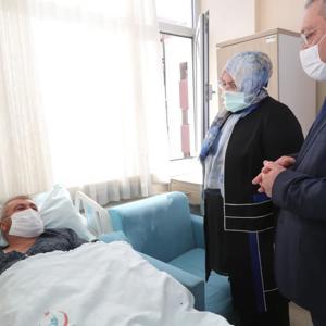 Bakan Selçuk, İzmir’de Depremin Yaşandığı Bölgede İncelemelerde Bulundu - fotoğraf 5