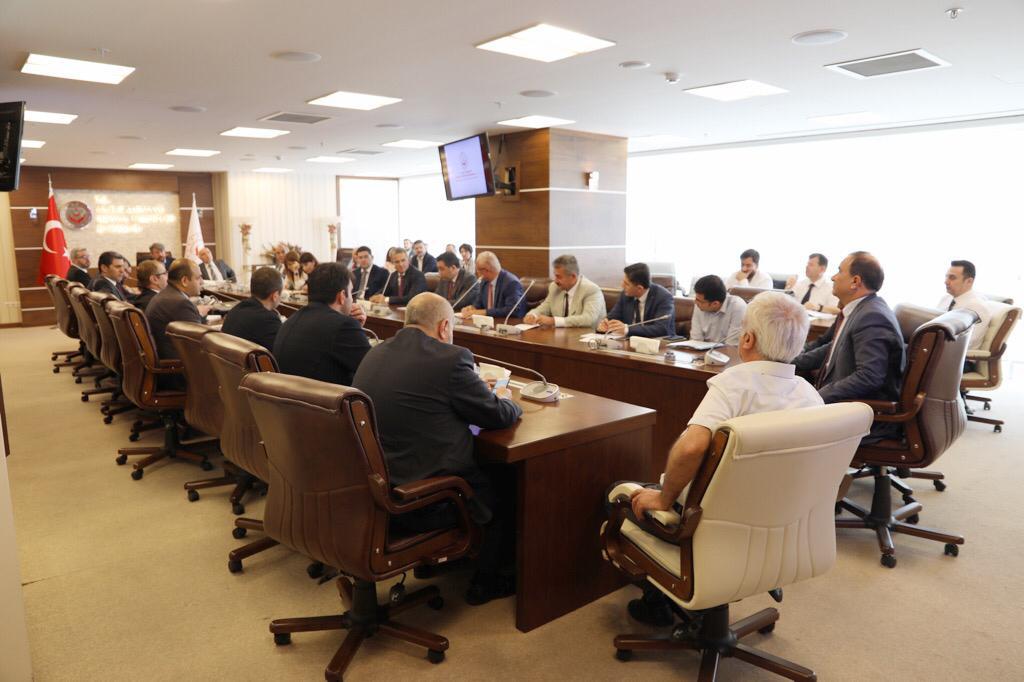 Engelli ve Yaşlılara Ücretsiz Seyahat Hakkı ve Gelir Desteği Ödemeleri Masaya Yatırıldı