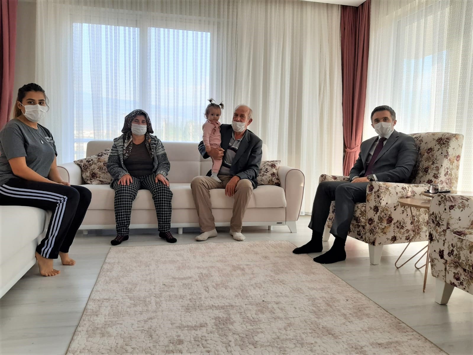 İl Müdürümüz Ömer TURAN  Şehit Jandarma Uzman Çavuş Muammer KESKİN'in Ailesine Ziyarette Bulundu