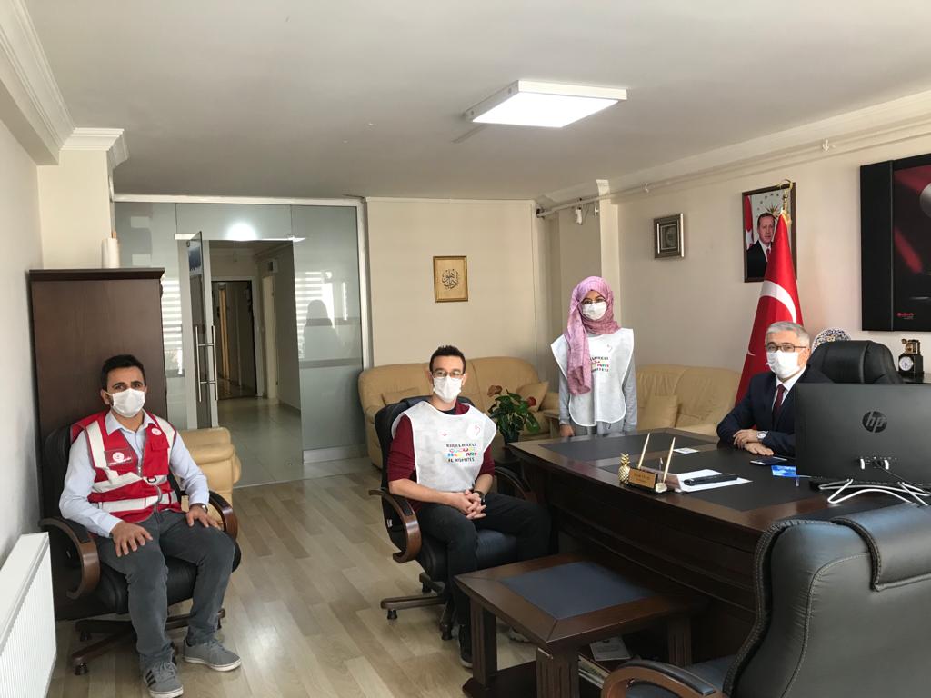 “Dünya Çocuk Hakları Günü” etkinlikleri kapsamında Kırklareli Çocuk Hakları İl Komitesi, Aile, Çalışma ve Sosyal Hizmetler İl Müdürü Faruk UYSAL’ı makamında ziyaret ettiler.