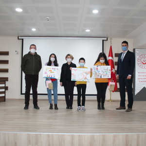 İl Müdürlüğümüzce Düzenlenen Çocuk Hakları Konulu Resim Yarışmasında Dereceye Giren Çocuklarımızın Plaket Ve Hediyeleri İl Müdür V. Fatma UZ Tarafından Takdim Edildi - fotoğraf 4
