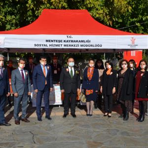 25 Kasım Kadına Yönelik Şiddete Karşı Uluslararası Mücadele Günü nedeniyle bilgilendirme ve farkındalık standı oluşturuldu. - fotoğraf 3