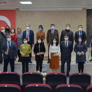 İl Müdürümüz Seyfi Bozçelik ve İl Müdür Yardımcılarımız 24 Kasım Öğretmenler Günü nedeniyle kurum ve kuruluşlarımızda görevli öğretmenlerimizin öğretmenler gününü kutladı.  - fotoğraf 1