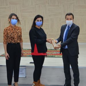 İl Müdürümüz Seyfi Bozçelik ve İl Müdür Yardımcılarımız 24 Kasım Öğretmenler Günü nedeniyle kurum ve kuruluşlarımızda görevli öğretmenlerimizin öğretmenler gününü kutladı.  - fotoğraf 3