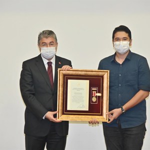 Şehitlerimizin Aileleri ve Gazilerimize Devlet Övünç Madalyası ve Beratı, Cumhurbaşkanımız Adına, Sayın Valimiz Dr. Erdinç Yılmaz Tarafından Verildi - fotoğraf 9