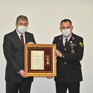 Şehitlerimizin Aileleri ve Gazilerimize Devlet Övünç Madalyası ve Beratı, Cumhurbaşkanımız Adına, Sayın Valimiz Dr. Erdinç Yılmaz Tarafından Verildi - fotoğraf 16