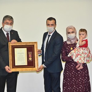 Şehitlerimizin Aileleri ve Gazilerimize Devlet Övünç Madalyası ve Beratı, Cumhurbaşkanımız Adına, Sayın Valimiz Dr. Erdinç Yılmaz Tarafından Verildi - fotoğraf 17