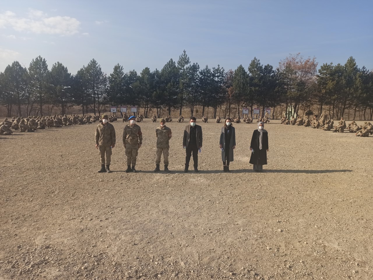 125. JANDARMA EĞİTİM ALAY KOMUTANLIĞI BÜNYESİNDEKİ 1800 KURSİYER UZMAN ERBAŞA “KADINA YÖNELİK ŞİDDETLE MÜCADELE”, “AİLE HUKUKU”  VE “TOPLUMSAL CİNSİYET EŞİTLİĞİNİN SAĞLANMASI” KONULU EĞİTİM SEMİNERLERİ VERİLDİ