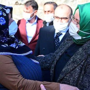 Bakan Selçuk, Şehit Eren Bülbül'ün Kabrini Ziyaret Etti - fotoğraf 4