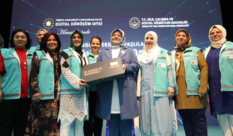 ‘Engellilerde ve Yaşlılarda Dijital Dönüşüm Sempozyumu’ Aile, Çalışma ve Sosyal Hizmetler Bakanı Zehra Zümrüt SELÇUK’un Katılımı ile Gerçekleştirildi