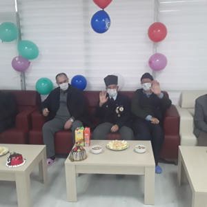 Sayın  Valimiz Türker Öksüz, Sevgi Evlerinde kalan devletimizin şefkatli elleriyle kucakladığı çocuklarımız ile Rehabilitasyon Merkezi ve Huzurevi'nde kalan engelli ve yaşlı vatandaşlarımızla video-konferans görüşmesi yaparak yeni yıllarını kutladı. - fotoğraf 3