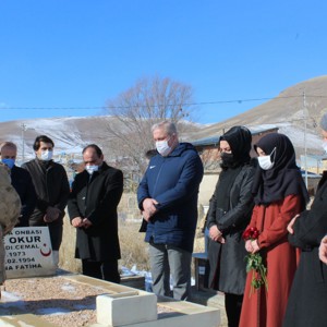 Şehit Mete OKUR Şehadetinin Sene-i Devriyesinde Kabri Başında Dualarla Anıldı - fotoğraf 2