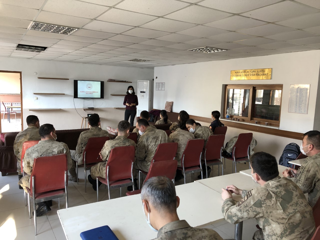 İskenderun- Arsuz- Belen ilçelerinde görev yapan Jandarma personeline “Kadına Yönelik Şiddetle Mücadele Eğitim ve Erken Yaşta ve Zorla Evliliklerle Mücadele” Konulu Eğitim Verildi.