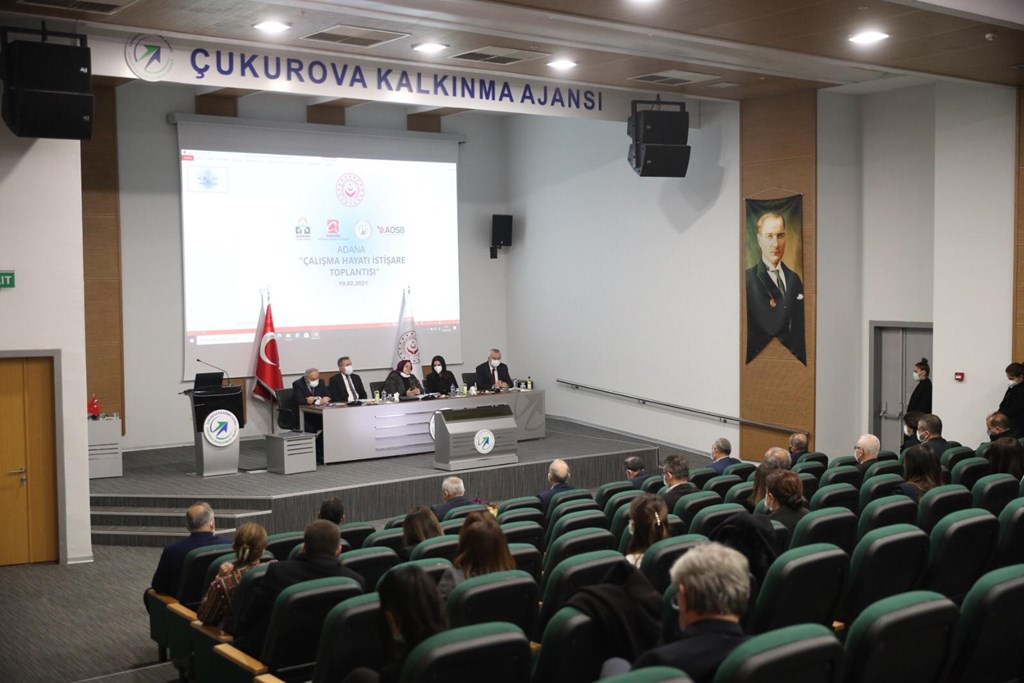 Bakan Selçuk, İş Dünyası Temsilcileri ile Adana’da Bir Araya Geldi