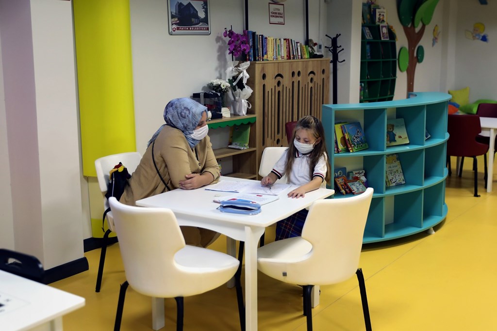 Bakanlığımız, Muzır İçeriklere Müdahale İhbar Hattı ile Çocuklar İçin Zararlı İçerikleri Mercek Altın Aldı