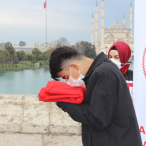 “Anadolu Gönül Yolu 81 Genç 81 Bayrak” Projesinin Ay Yıldızlı Bayrağı Adana’da - fotoğraf 7
