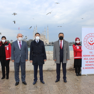 “Anadolu Gönül Yolu 81 Genç 81 Bayrak” Projesinin Ay Yıldızlı Bayrağı Adana’da - fotoğraf 5