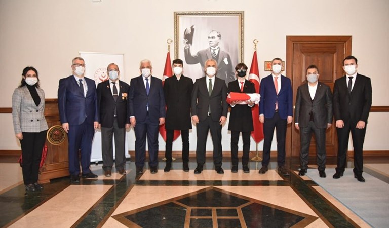 “Anadolu Gönül Yolu 81 Genç 81 Bayrak” Etkinliği Çerçevesinde Bayrak Teslim Töreni Yapıldı