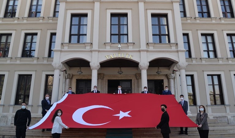 Anadolu Gönül Yolu-81 Genç 81 Bayrak etkinliği ile Türkiye’nin Dört Bir Yanından Gelecek Bayraklar Çanakkale’ye Ulaşacak