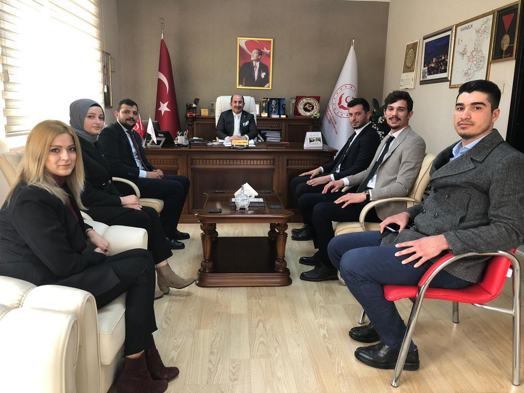 Ak Parti İl Gençlik Kolları Başkanı Nurullah ÇELİK ve Yönetimi, İl Müdürümüz Galip SÖKMEN’i makamında ziyaret etti.