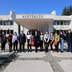 Gençlerimiz Çukurova Üniversitesi Rektörü Prof. Dr. Meryem Tuncel’e İade-i Ziyarette Bulundu - fotoğraf 1