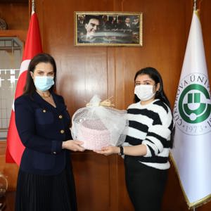Gençlerimiz Çukurova Üniversitesi Rektörü Prof. Dr. Meryem Tuncel’e İade-i Ziyarette Bulundu - fotoğraf 2