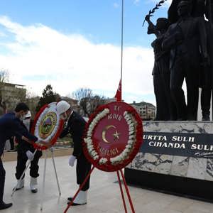 “18 Mart Şehitleri Anma Günü ve Çanakkale Zaferinin 106. Yıl Dönümü” Münasebetiyle Anma Töreni Gerçekleştirildi - fotoğraf 2