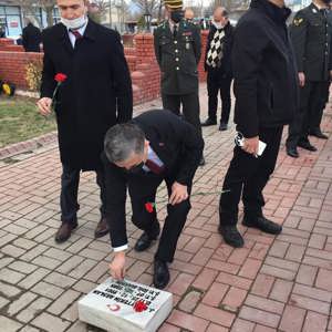 “18 Mart Şehitleri Anma Günü ve Çanakkale Zaferinin 106. Yıl Dönümü” Münasebetiyle Anma Töreni Gerçekleştirildi - fotoğraf 6