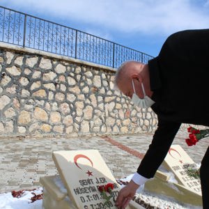 Çanakkale Deniz Zaferi’nin 106. yıl dönümü Bayburt Şehitliği’nde düzenlenen törenle kutlandı. - fotoğraf 2
