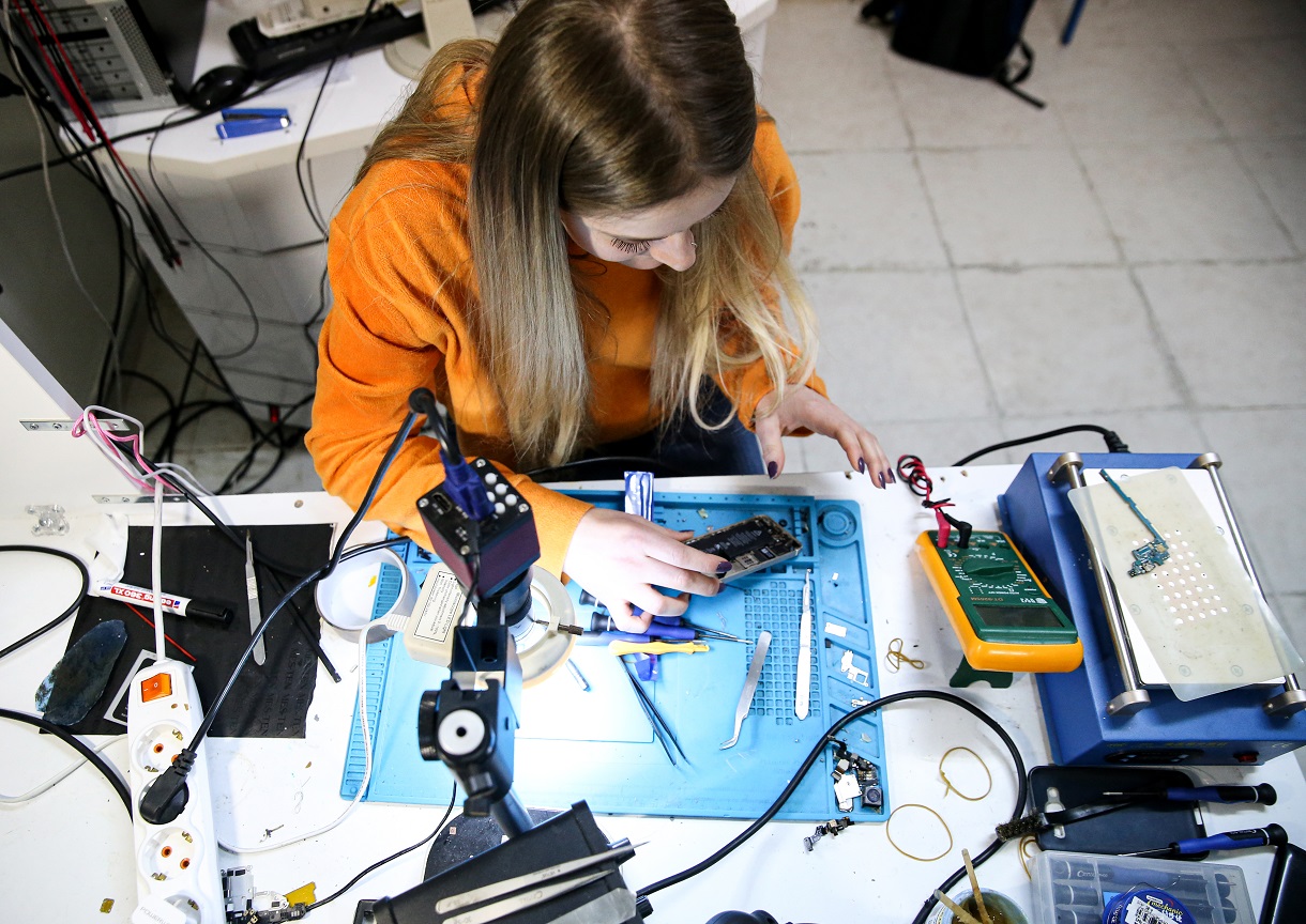 İkinci El Cep Telefonu Tamirinde 'Mesleki Yeterlilik Belgesi' Zorunlu Hale Getirildi