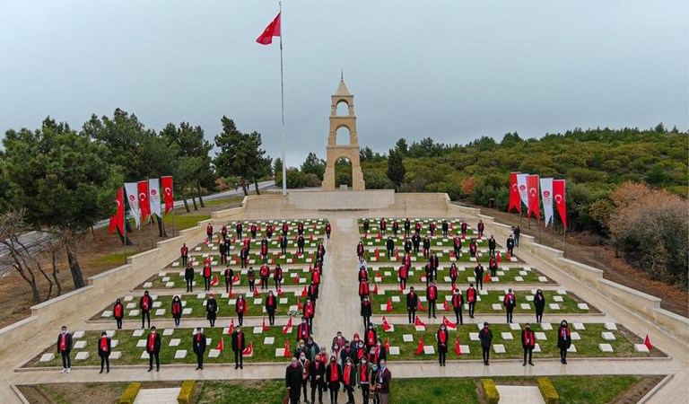 Anadolu Gönül Yolu-81 Genç 81 Bayrak Etkinliği İle Türkiye’nin Dört Bir Yanından Gelen Bayraklar Çanakkale’ye Ulaştırıldı
