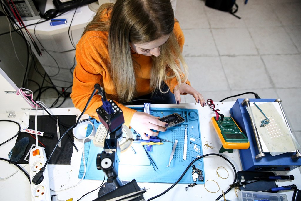 İkinci El Cep Telefonu Tamirinde 'Mesleki Yeterlilik Belgesi' Zorunlu Hale Getirildi