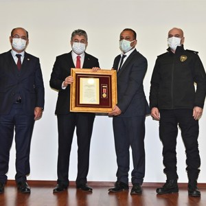Şehitlerimizin Aileleri ve Gazilerimize Devlet Övünç Madalyası ve Beratı,  Cumhurbaşkanımız Adına, Vali Dr. Erdinç Yılmaz Tarafından Verildi - fotoğraf 13