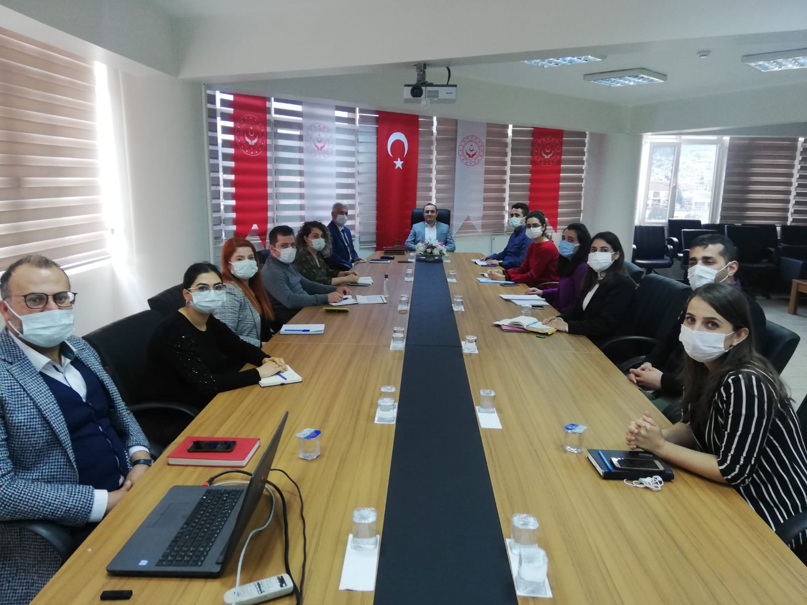 Koruyucu Aile Biriminde Görevli Meslek Elemanları ile Değerlendirme Toplantısı Gerçekleştirildi. 