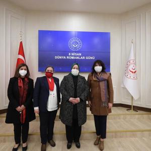 Bakan Selçuk, Roman Asıllı Milletvekilleri ve Vatandaşlarla Bir Araya Geldi - fotoğraf 4