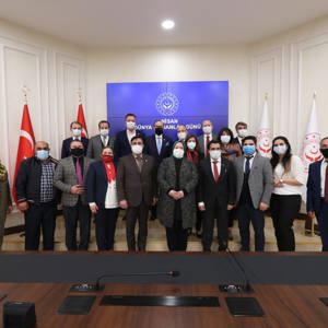 Bakan Selçuk, Roman Asıllı Milletvekilleri ve Vatandaşlarla Bir Araya Geldi - fotoğraf 1