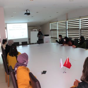 Stajyer Öğrencilere Yönelik "İletişim ve Sorum Çözme Becerileri" Eğitimi Düzenlenmiştir - fotoğraf 1