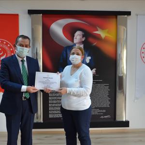 Covid-19 Süreci Çalışmaları Kapsamında Bakanımız Zehra Zümrüt SELÇUK tarafından imzalanan Teşekkür Belgeleri Personellere Teslim Edildi - fotoğraf 3