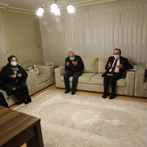 Bakan Selçuk, İftarda “Reşat Baba” Olarak Tanınan Kıbrıs Gazisi’nin Evine Konuk Oldu - fotoğraf 9