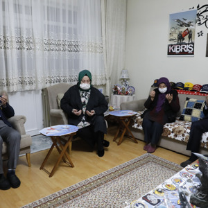 Bakan Selçuk, İftarda “Reşat Baba” Olarak Tanınan Kıbrıs Gazisi’nin Evine Konuk Oldu - fotoğraf 4