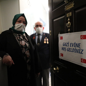 Bakan Selçuk, İftarda “Reşat Baba” Olarak Tanınan Kıbrıs Gazisi’nin Evine Konuk Oldu - fotoğraf 3