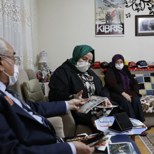 Bakan Selçuk, İftarda “Reşat Baba” Olarak Tanınan Kıbrıs Gazisi’nin Evine Konuk Oldu - fotoğraf 2