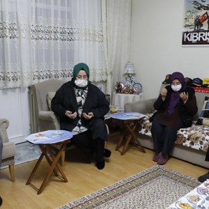 Bakan Selçuk, İftarda “Reşat Baba” Olarak Tanınan Kıbrıs Gazisi’nin Evine Konuk Oldu - fotoğraf 4