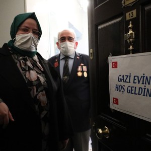 Bakan Selçuk, İftarda “Reşat Baba” Olarak Tanınan Kıbrıs Gazisi’nin Evine Konuk Oldu - fotoğraf 3