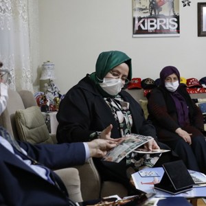 Bakan Selçuk, İftarda “Reşat Baba” Olarak Tanınan Kıbrıs Gazisi’nin Evine Konuk Oldu - fotoğraf 2
