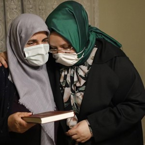 Bakan Selçuk, İftarda “Reşat Baba” Olarak Tanınan Kıbrıs Gazisi’nin Evine Konuk Oldu - fotoğraf 6