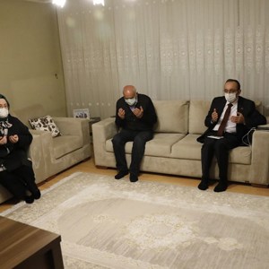 Bakan Selçuk, İftarda “Reşat Baba” Olarak Tanınan Kıbrıs Gazisi’nin Evine Konuk Oldu - fotoğraf 9