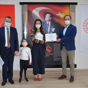 Covid-19 Süreci Çalışmaları Kapsamında Teşekkür Belgeleri  Personellerimize Teslim Edildi - fotoğraf 3