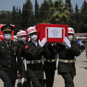 Bakan Yanık, Osmaniye’de Şehit Mustafa Çalım’ın cenaze törenine katıldı - fotoğraf 2