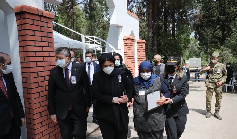 Bakan Yanık, Osmaniye’de Şehit Mustafa Çalım’ın cenaze törenine katıldı